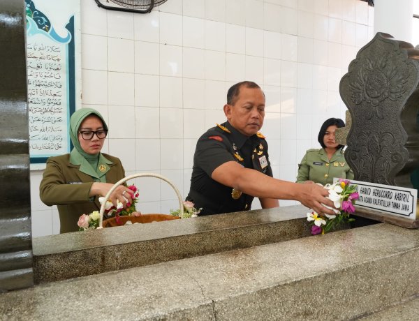 Pangdam IV/Diponegoro Ziarah ke Makam Pangeran Diponegoro di Makassar